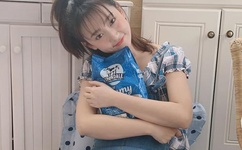 金泫雅下半婐艺术照